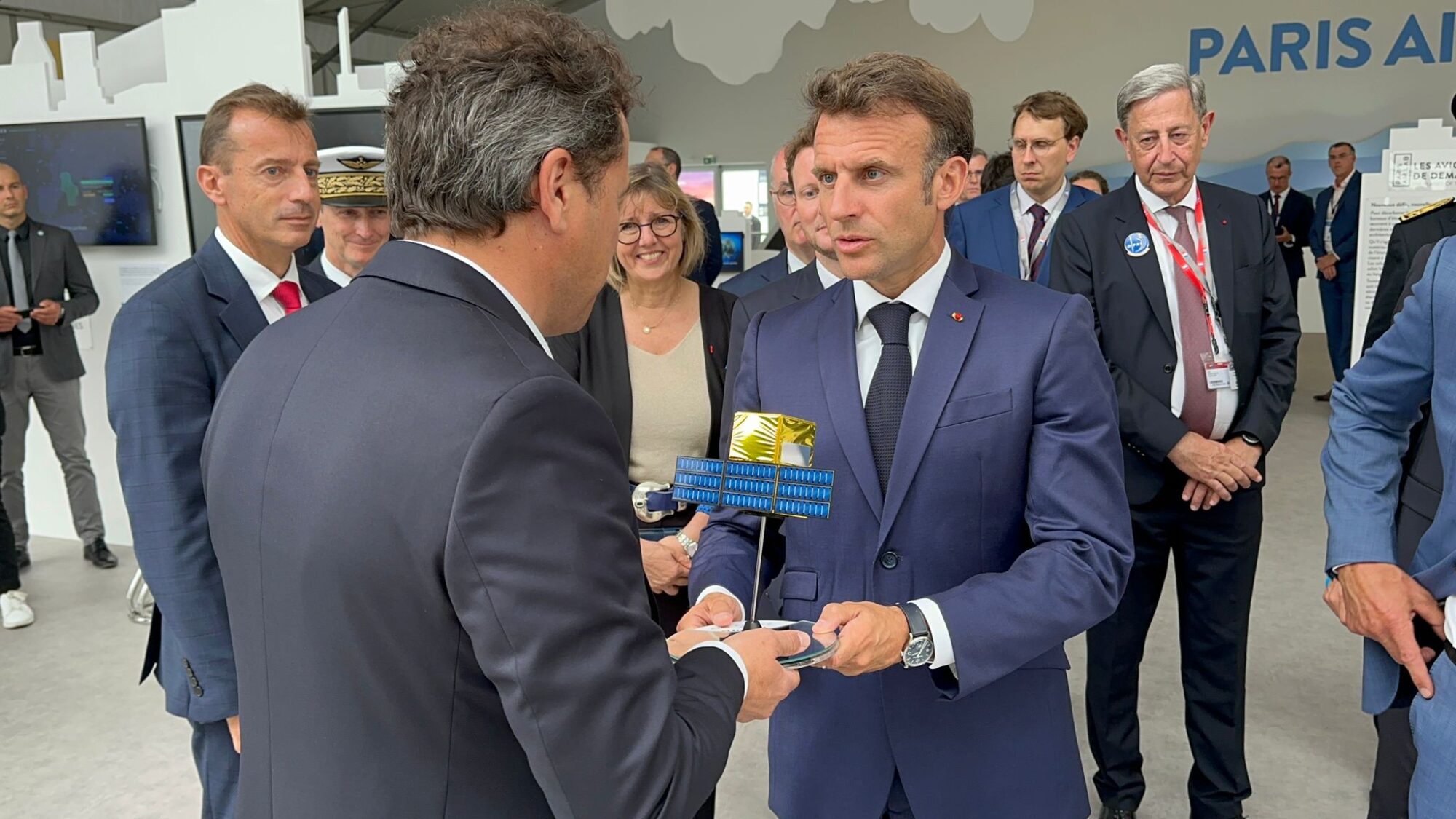 Maquette HYP4U remise à Emmanuel MACRON